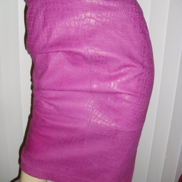 Andrew Marc,genuine leather,pink fuschia,alligator pattern,pencil cut,Brand New - Picture 2 of 6